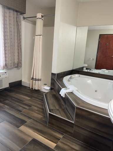 Bathroom 4, Best Western The Inn At The Fairgrounds, Onondaga