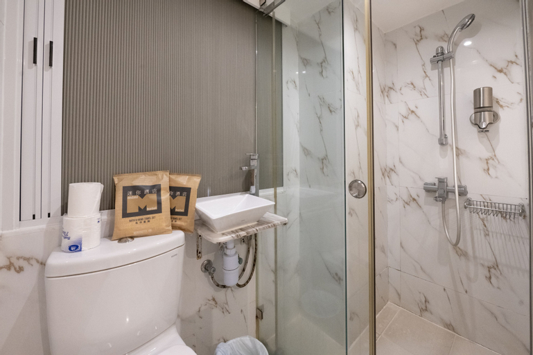 Bathroom 12
