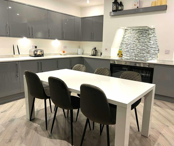 Others 5, Darlington Suites by SA Stays, Wigan