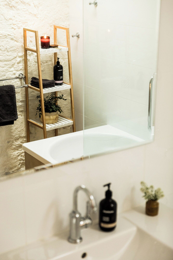 Bathroom 3, Daisy Bank Cottages, Clarence