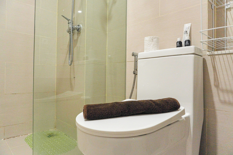 Bathroom 3, Strategic And Nice Studio At Daan Mogot City Apartment, Jakarta Barat