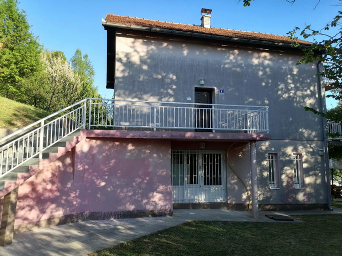 Exterior 9