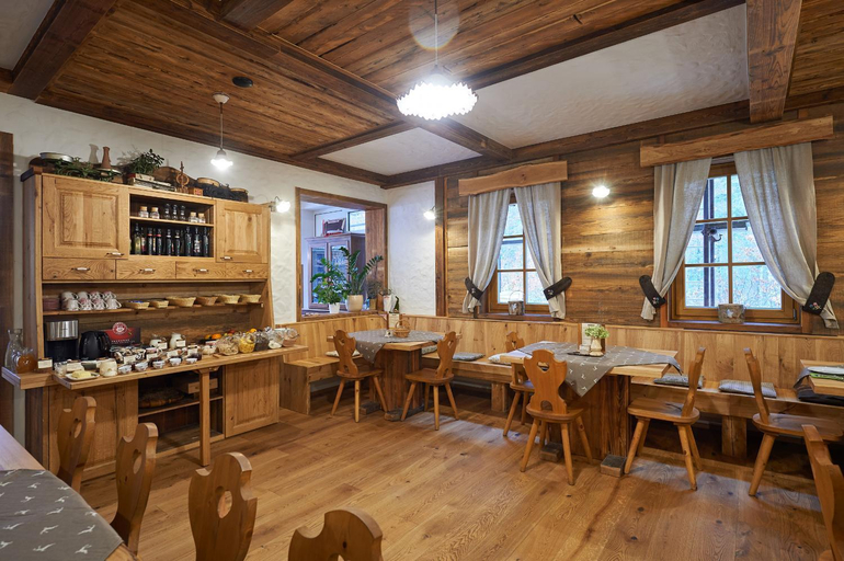 Food & Drinks 4, Eko hisa-Eco House Na razpotju, Solcava