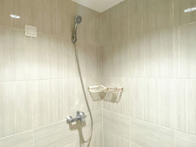 Bathroom 2, Modern Studio At Vasanta Innopark Apartment, Cikarang