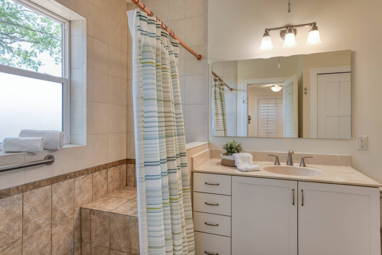 Bathroom 4, Castaway Cottage, Saint Johns