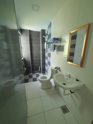 Bathroom 4, Ipoh Manhattan Condo with Water Park (Pool View), Kinta