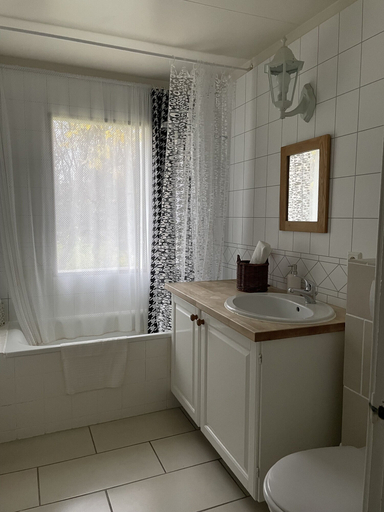 Bathroom 5, Kaldbaks-kot Cottages, Reykjahreppur