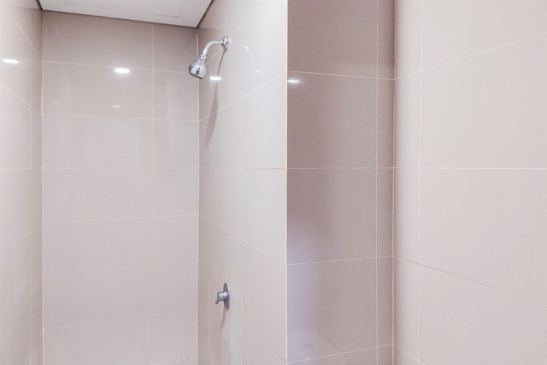 Bathroom 3, Homey And Restful Studio Apartment B Residence, Tangerang Selatan