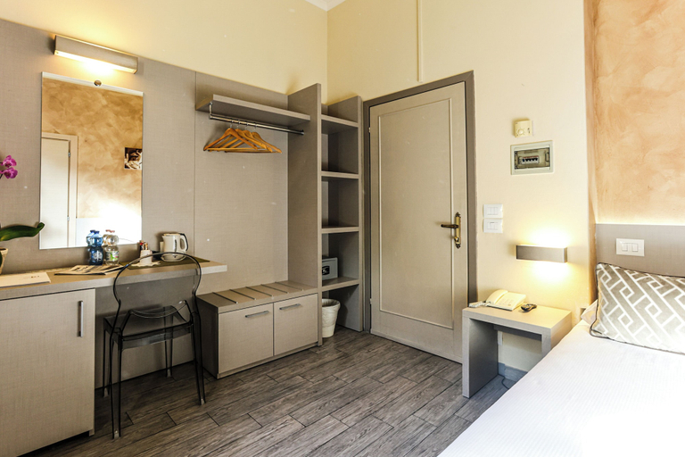 Bedroom 4, Albergo Firenze, Florence