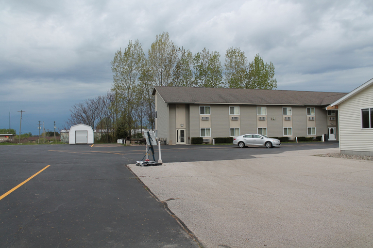 Exterior & Views 2, American Host Inn, Oceana