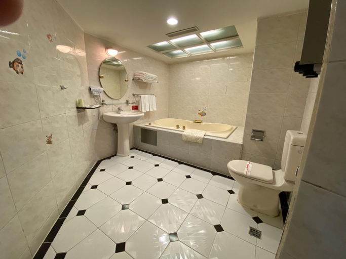 Bathroom 7