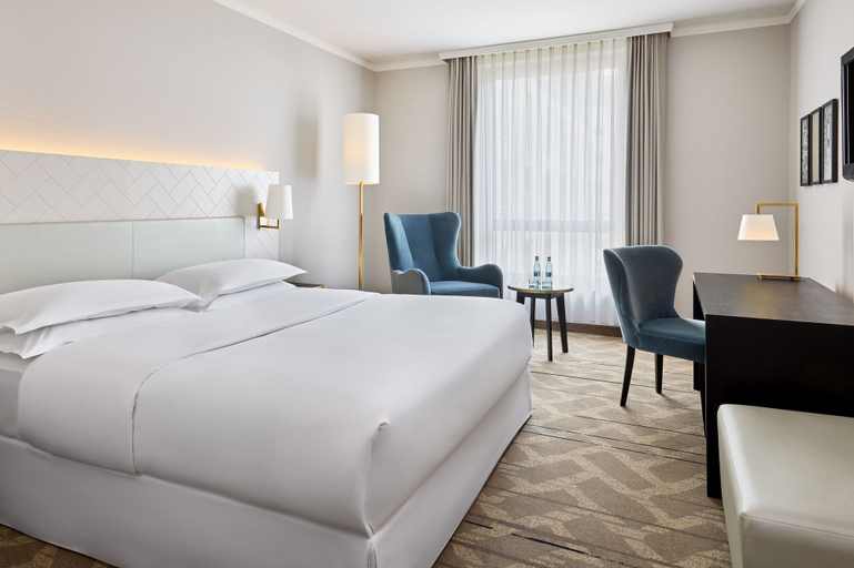 Bedroom 4, Sheraton Offenbach Hotel, Offenbach am Main