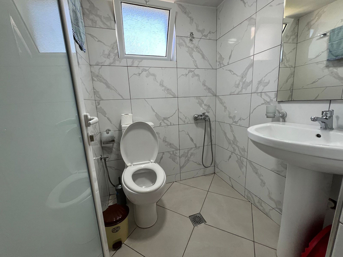 Bathroom 3, Golden Villa, Sarandës