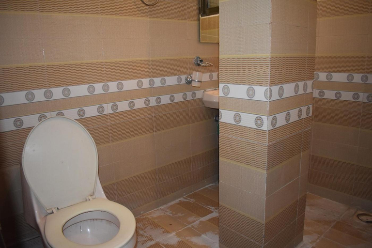 Bathroom 2, Hotel The Oriel, Islamabad