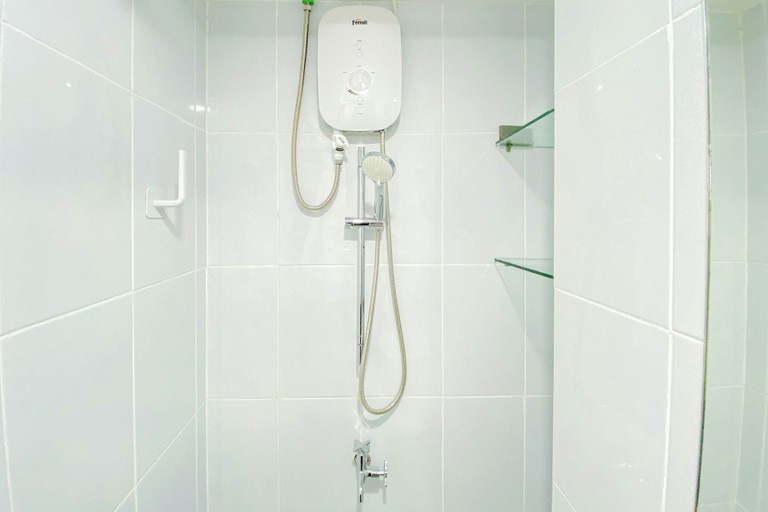 Bathroom 3, Cozy Designed Studio Tokyo Riverside Pik 2 Apartment, Jakarta Selatan