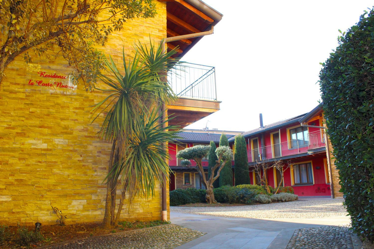 Exterior 8