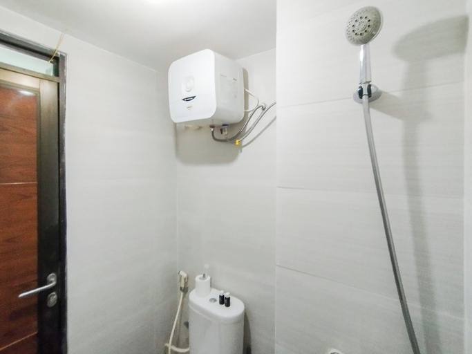 Bathroom 3, Cozy Industrial Designed 2Br At Gateway Pasteur Apartment, Bandung