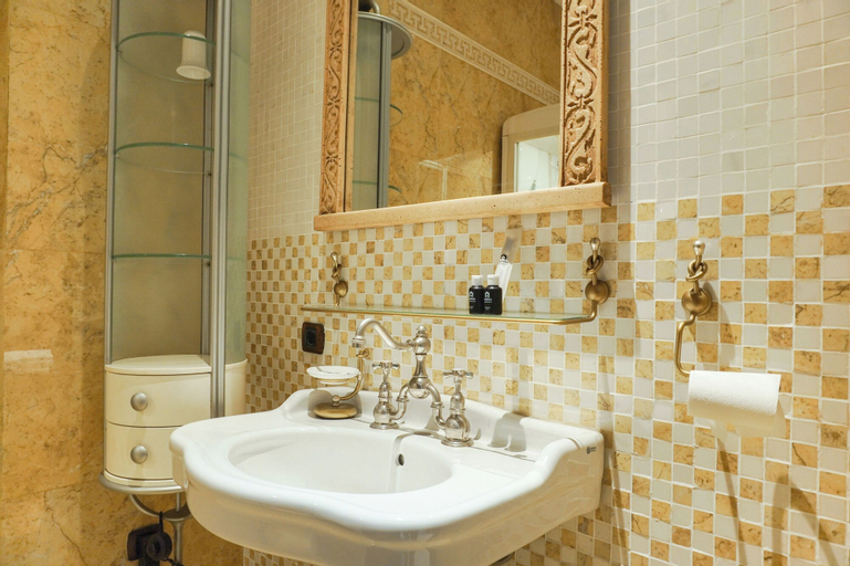 Bathroom 17