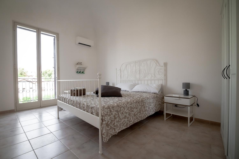 Others 2, Pindemonte Suites, Palermo