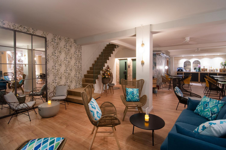 Public Area 2, Apuntadores 8, Baleares