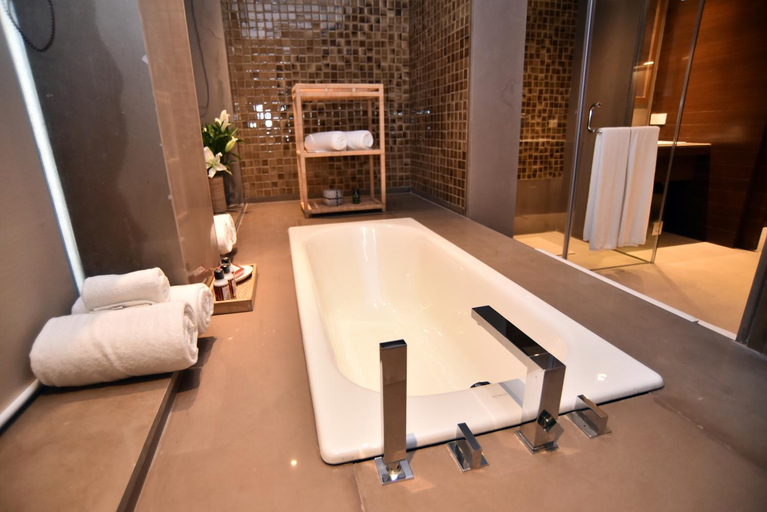 Bathroom 5, The Lalit Mangar, Faridabad