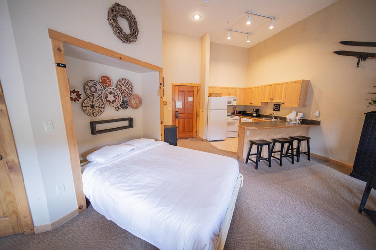 Bedroom 2, Buffalo Lodge , Summit