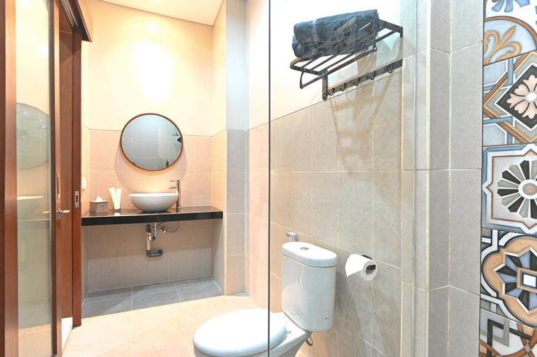 Bathroom 13