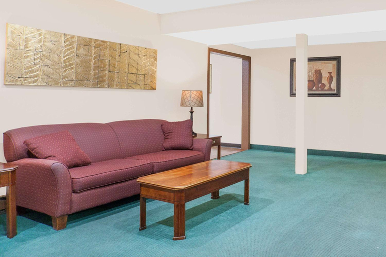 Public Area, Super 8 by Wyndham Middletown, Orange