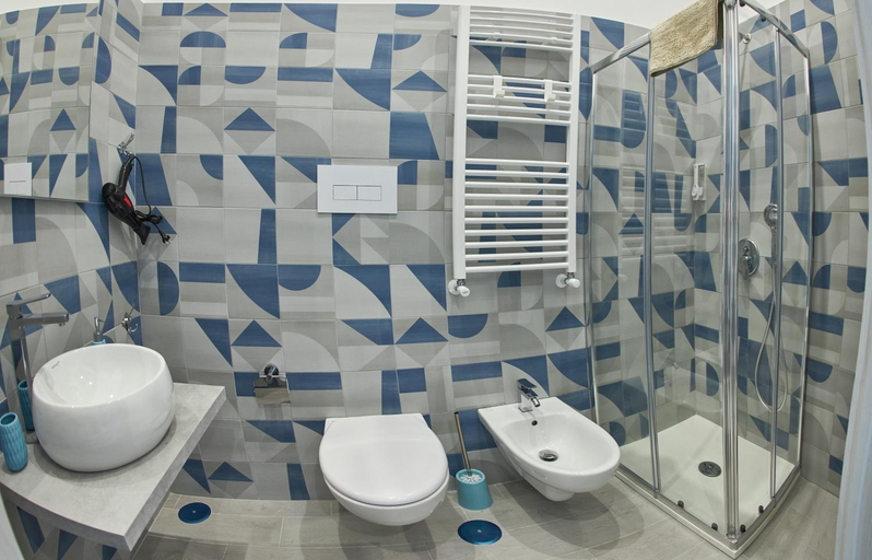 Bathroom, B&B Dint 'o core e Napule, Napoli
