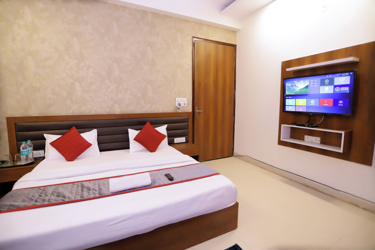 Bedroom 5, The Regal Inn, Gautam Buddha Nagar