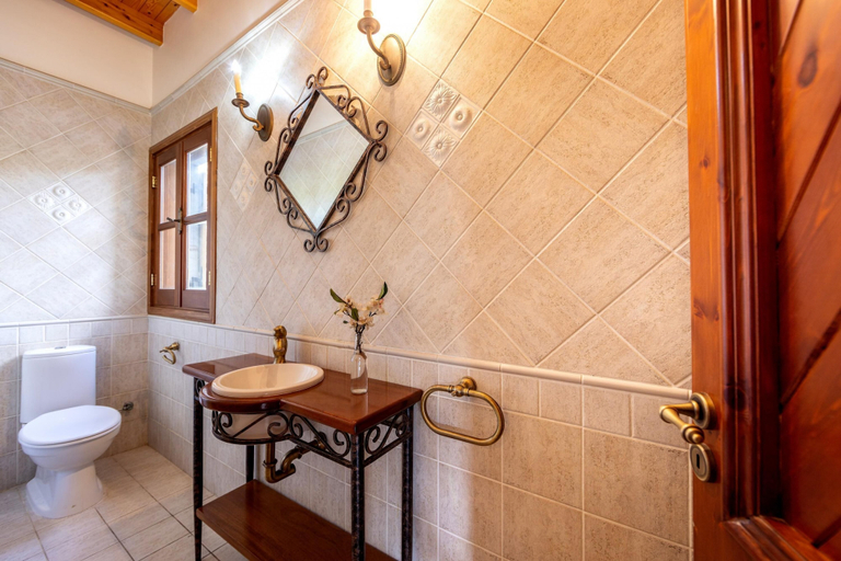 Bathroom 4, Troodos Mature Pine Chalet