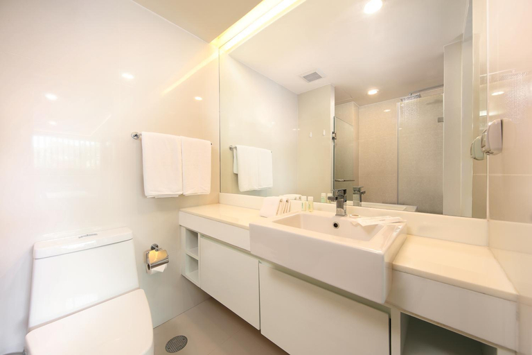 Bathroom 2, The Aristo by Holy Cow, 4-BR loft, 150 m2, pool view, Pulau Phuket