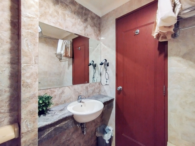 Bathroom 7