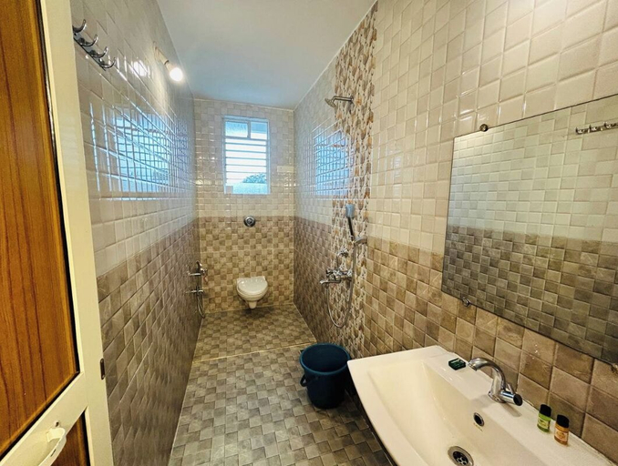 Bathroom 4, Dacha Arambol, North Goa