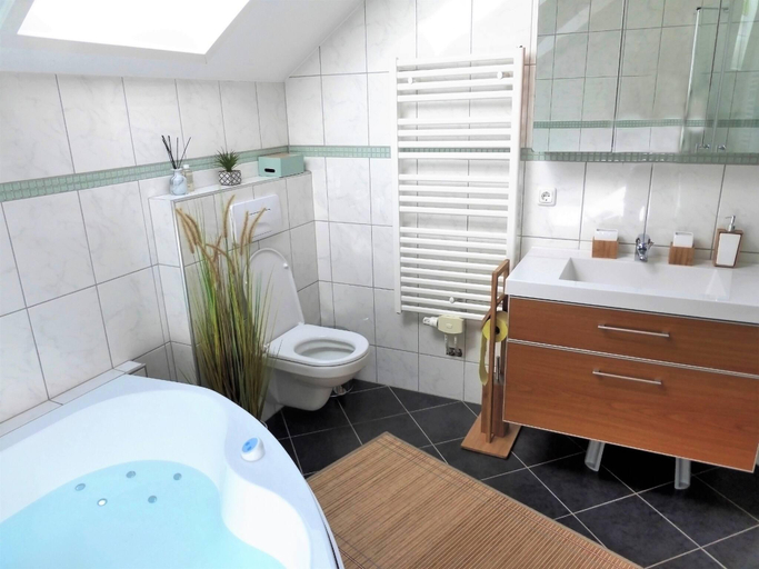 Bathroom 3, Apartment With Amazing Lake- and Mountain View, Vöcklabruck