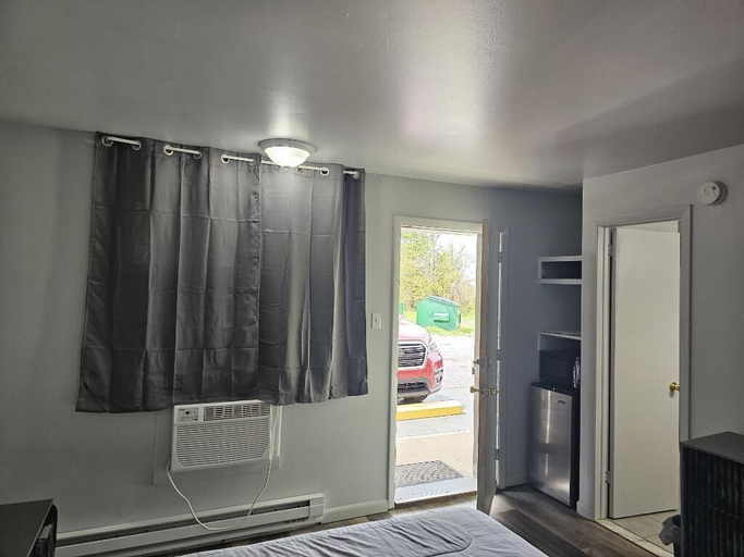 Others 3, Motel 81, Lackawanna