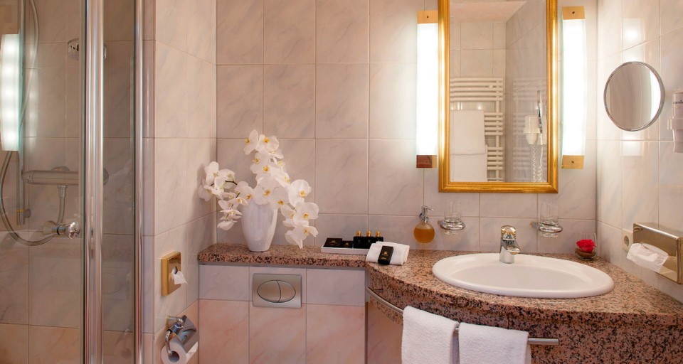 Bathroom 5, Victor's Residenz-Hotel Schloss Berg, Merzig-Wadern