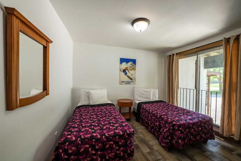 Bedroom 3, 6 bdrm Cottage with Private Beach Access, BBQ, Outdoor Hot Tub, Sauna, Ping Pong Table, Petfriendly, Grey