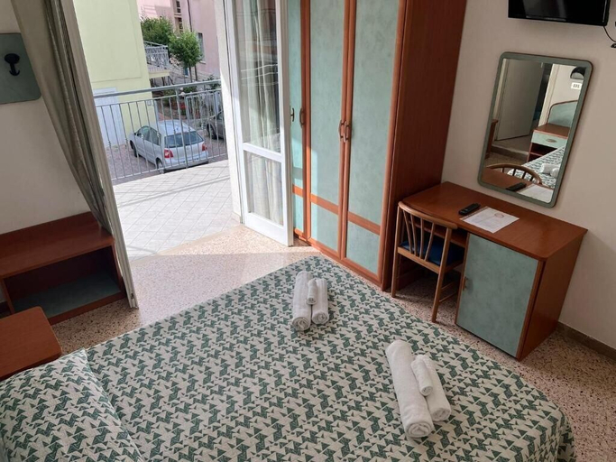 Bedroom 4, Hotel Blue Sky, Rimini