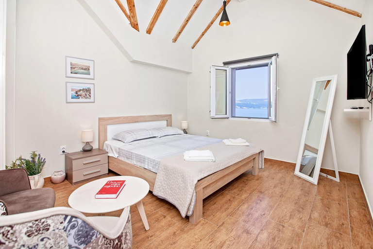 Bedroom 2, Apartments Isja