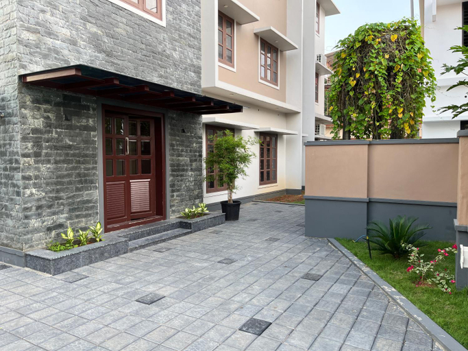 Exterior & Views