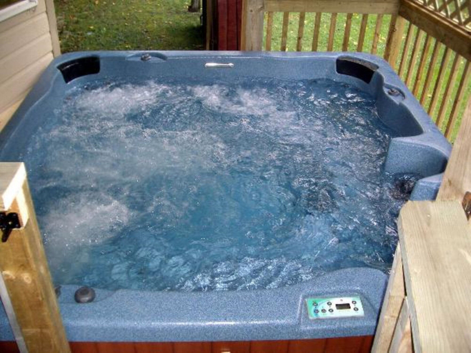 Bathroom 4, 6 bdrm Cottage with Private Beach Access, BBQ, Outdoor Hot Tub, Sauna, Ping Pong Table, Petfriendly, Grey