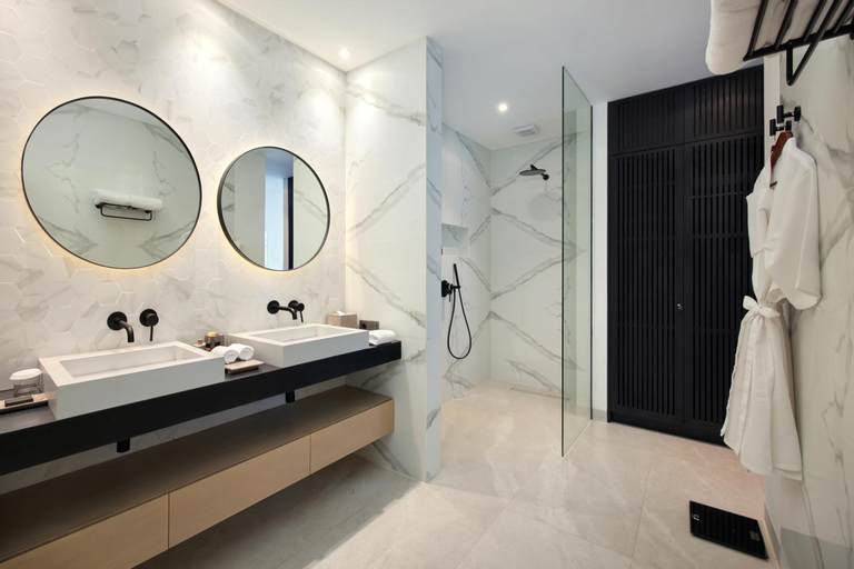 Bathroom 12