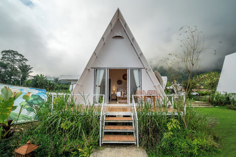Exterior 8