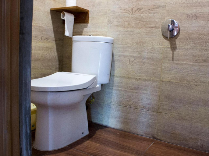 Bathroom 5, Tani Jiwo Hostel, Wonosobo