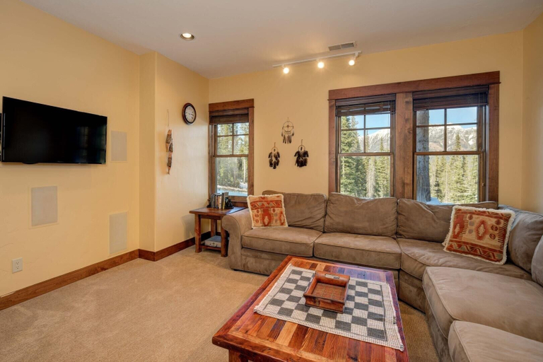 Living area 2, 20 Peaks View 4 Bedroom Home by Moonlight Basin Lodging, Madison
