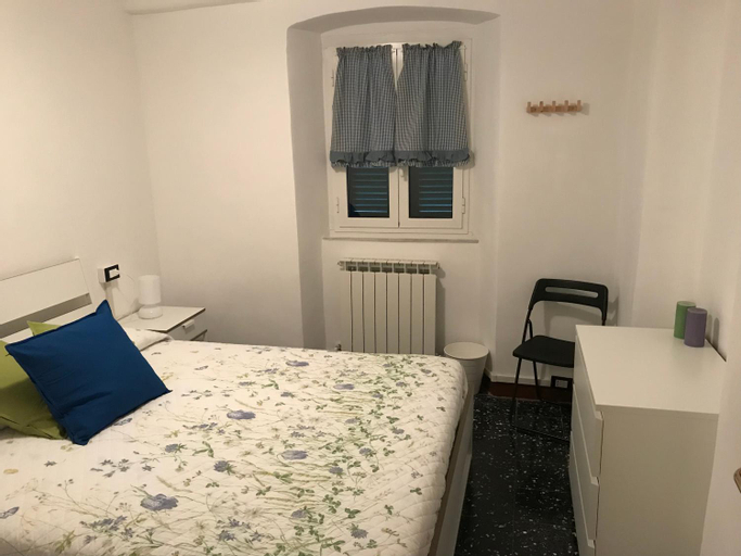Bedroom 4, Alba, Genova
