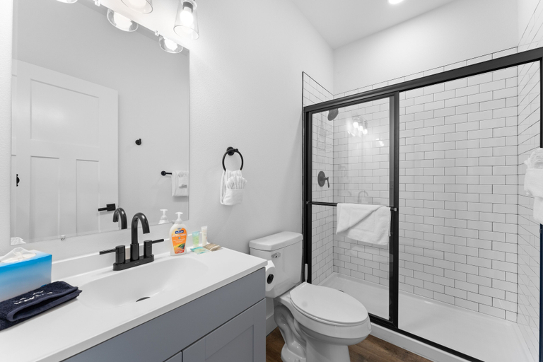 Bathroom 4, Majestic On Tablerock 5 Bedroom Home by RedAwning, Taney