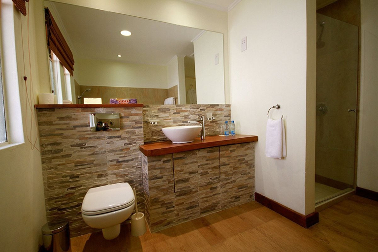 Bathroom 4, Aberdare Country Club, Kieni