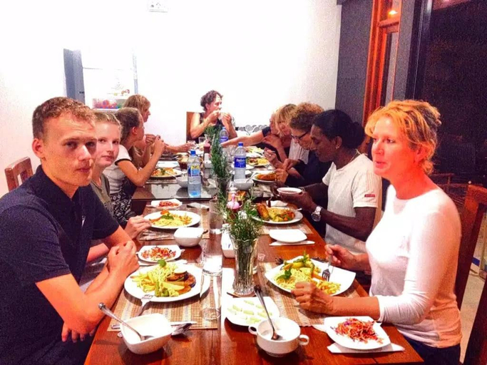 Food & Drinks 3, Grace Holiday Bungalow, Hildummulla